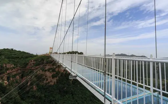 重庆景区玻璃吊桥安装要注意些什么?
